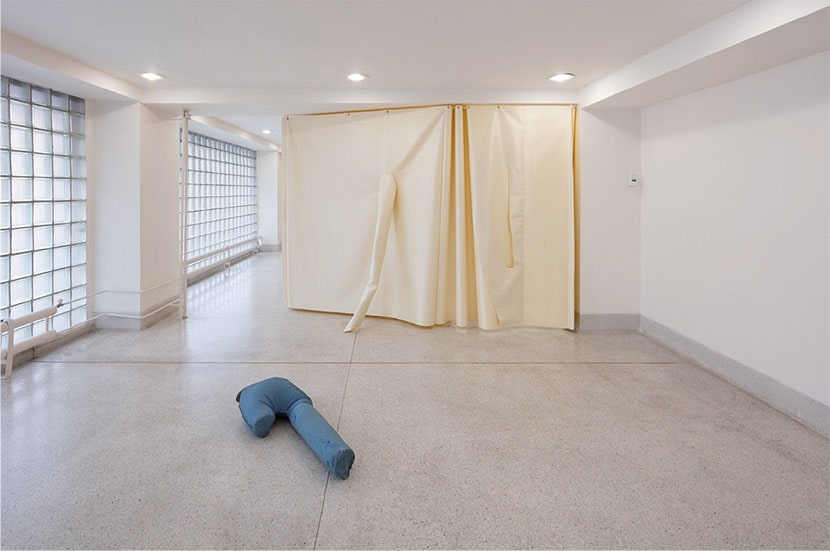 Introducing Sara Enrico: The Jumpsuit Theme, veduta della mostra, 2019, Národní galerie Praha. Foto Národní galerie Praha, Katarina Hudačinová