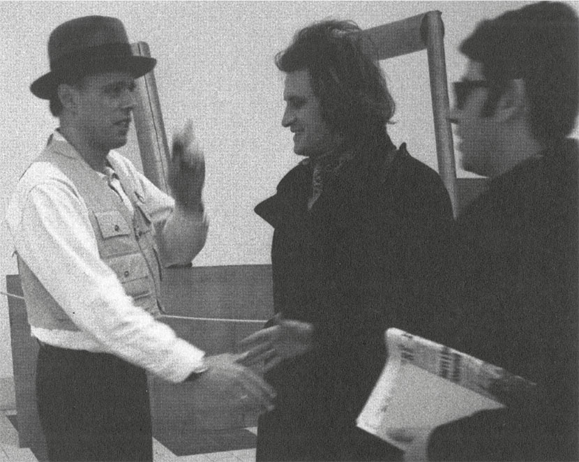 Joseph Beuys, Eliseo Mattiacci, Vittorio Brandi Rubiu a Berna in occasione della mostra When Attitudes Become Forms, marzo 1969. Foto Claudio Abate. Archivio L’Attico, Roma