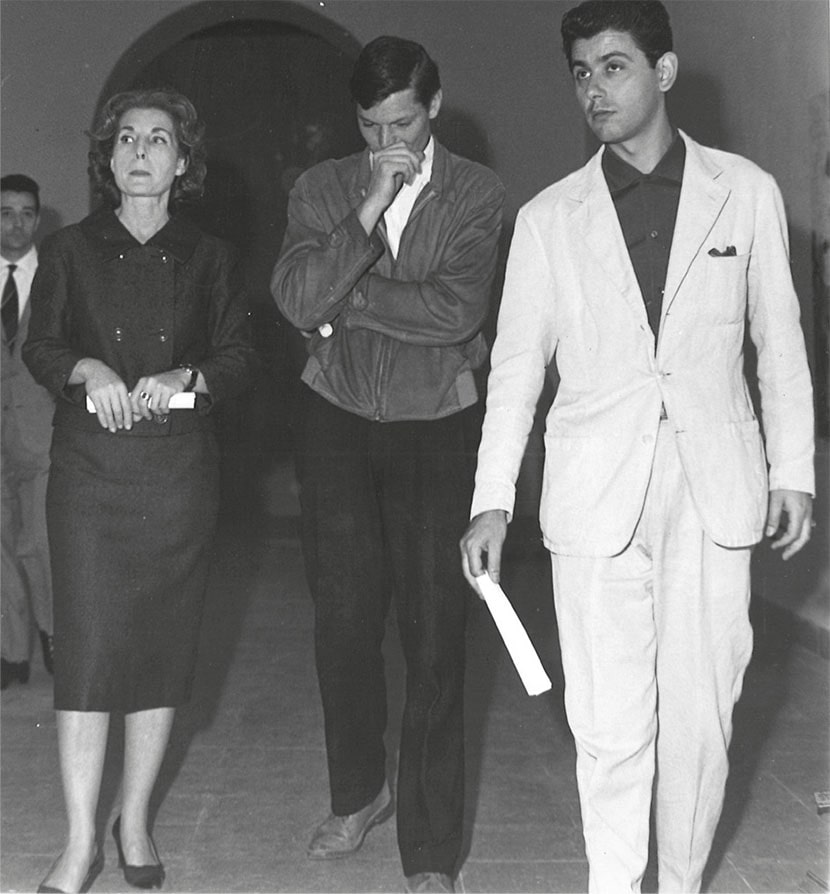 da sinistra: Palma Bucarelli, Franco Angeli, Vittorio Brandi Rubiu, Galleria Nazionale d’Arte Moderna, Roma, 1960