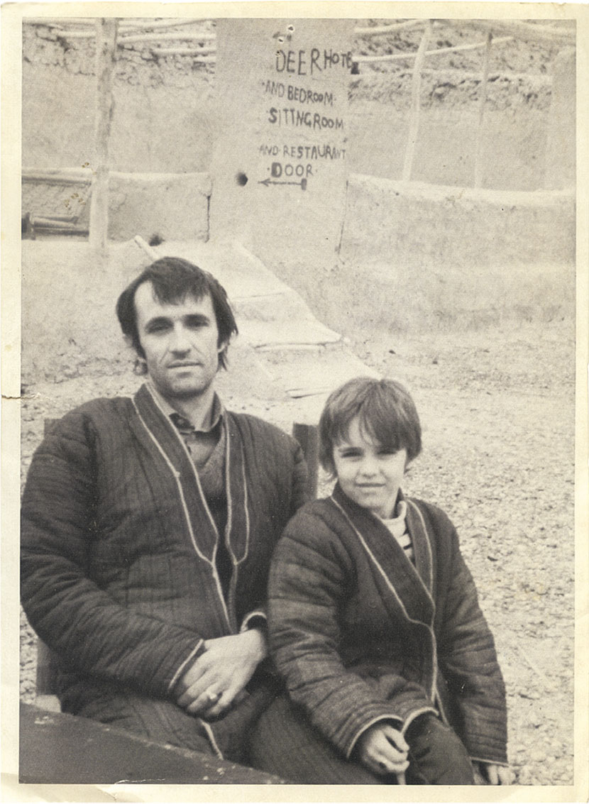 Alighiero Boetti e Matteo Boetti a Kabul, 1977