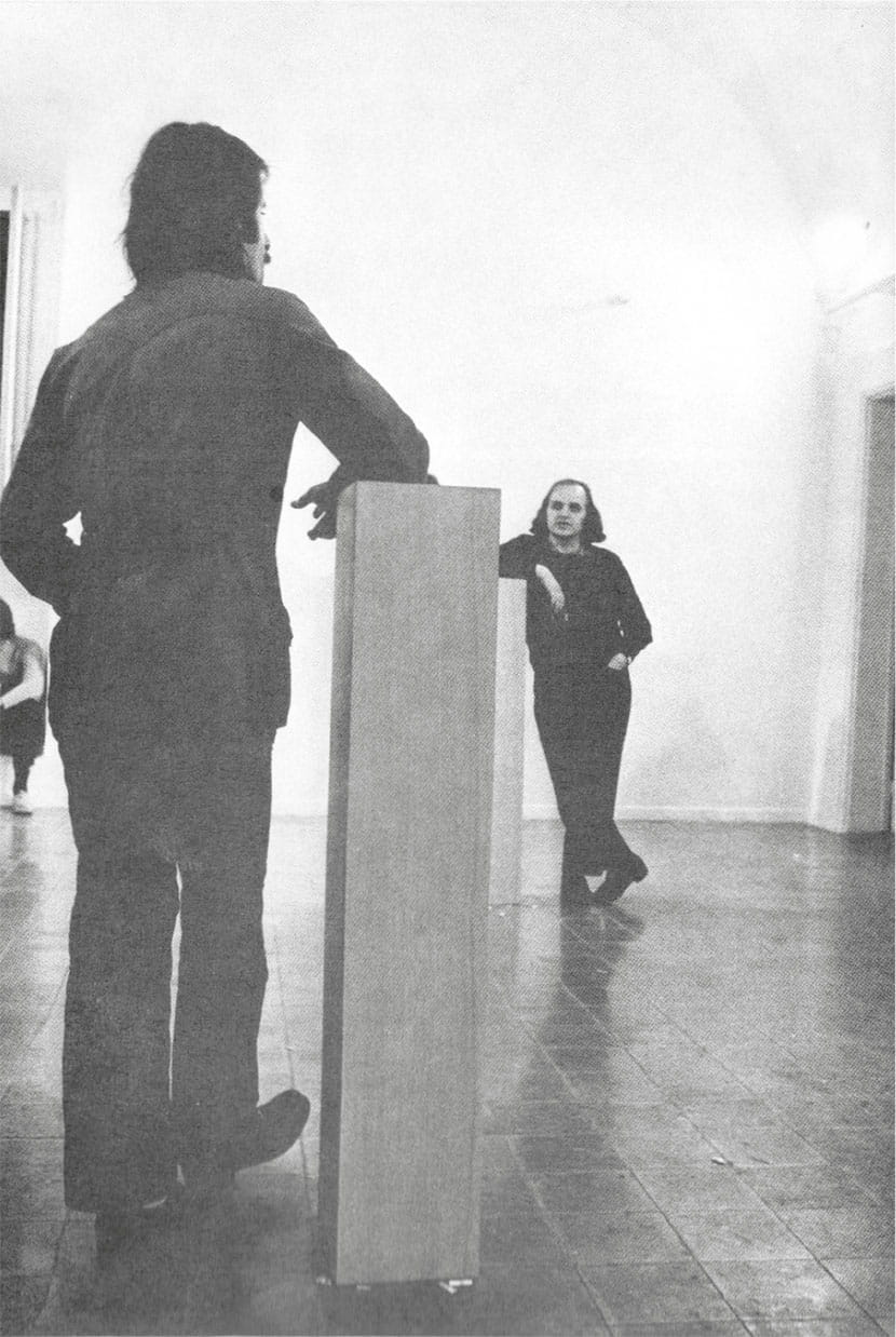Cesare Tacchi (in primo piano) e Mario Diacono (sul fondo), Roma, 1972 Cesare Tacchi (in primo piano) e Mario Diacono (sul fondo), Roma, 1972